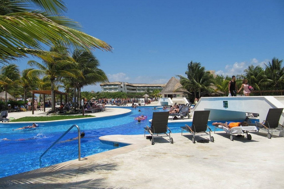 BlueBay Grand Esmeralda