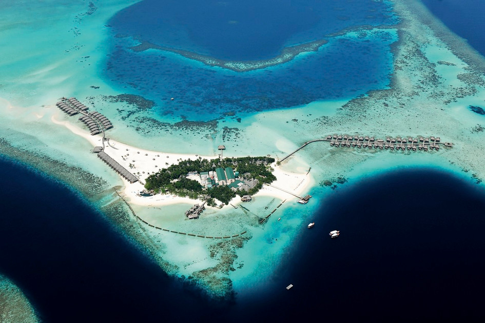 Constance Moofushi Resort