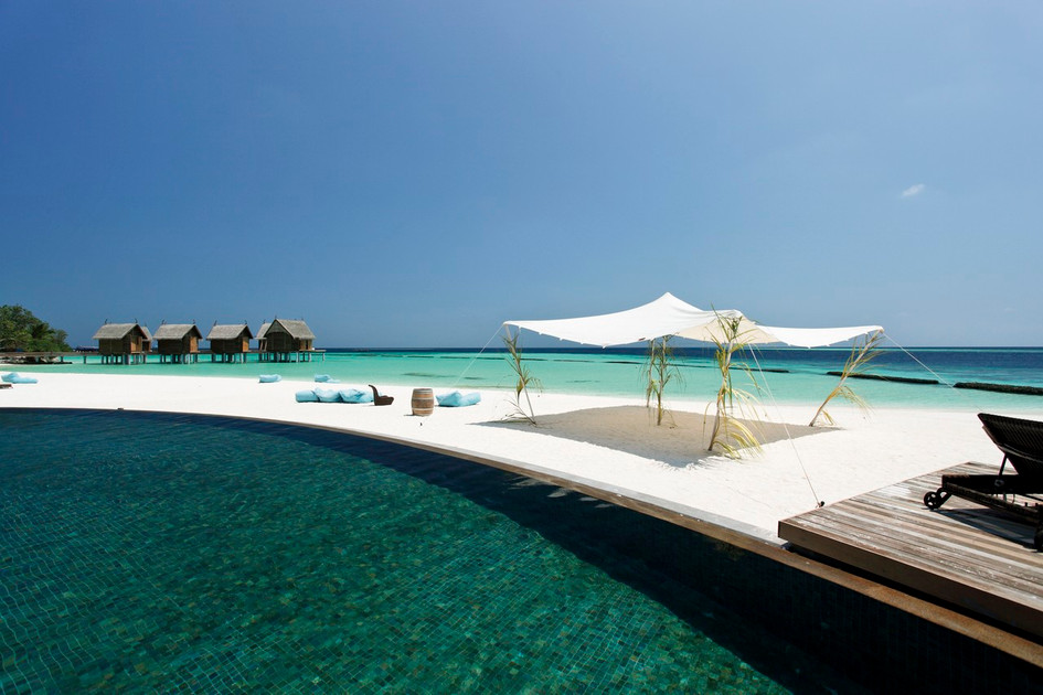 Constance Moofushi Resort