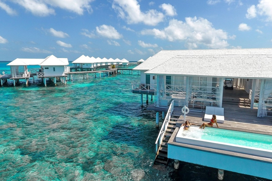 Diamonds Thudufushi Beach & Water Villas