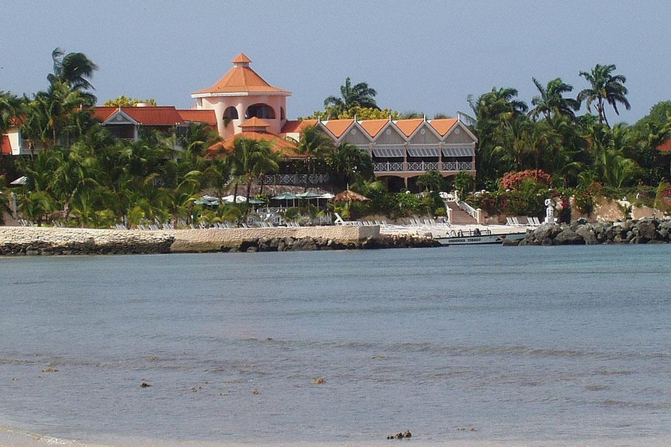 Coco Reef Resort & Spa