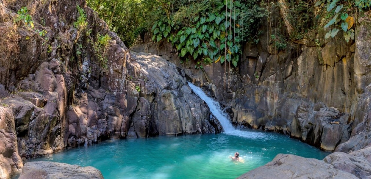 Guadeloupe – národní park a sopka La Sufrierre