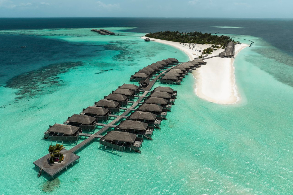 Constance Moofushi Resort