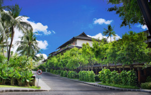 Legian Beach Hotel