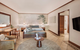 Paradis Beachcomber Golf Resort and Spa