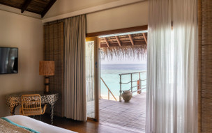 Constance Moofushi Resort