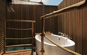 Constance Moofushi Resort