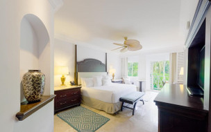 Royal Hideaway Playacar