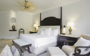 Royal Hideaway Playacar