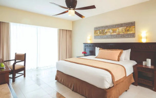 BlueBay Grand Esmeralda