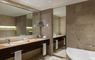 Le Méridien Mina Seyahi Beach Resort & Waterpark