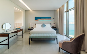 Th8 Palm Dubai Beach Resort Vignette Collection