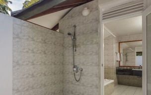 Villa Park Sun Island