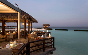 Constance Moofushi Resort