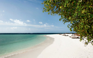 Constance Moofushi Resort