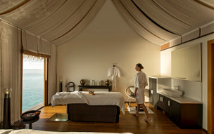 Constance Moofushi Resort