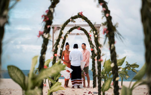 Constance Moofushi Resort