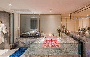 A-One The Royal Cruise Hotel