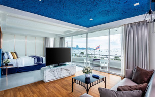 A-One The Royal Cruise Hotel