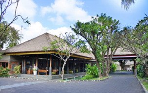 Legian Beach Hotel