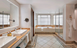 Paradis Beachcomber Golf Resort and Spa