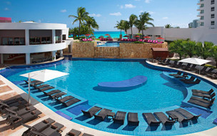 Reflect Cancun pool (3)