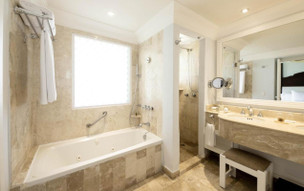 Royal Hideaway Playacar