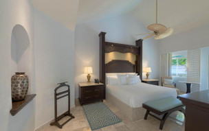 Royal Hideaway Playacar