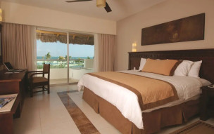 BlueBay Grand Esmeralda