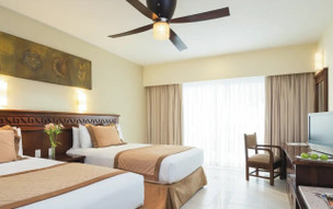 BlueBay Grand Esmeralda