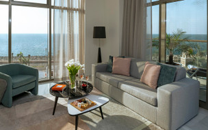 Th8 Palm Dubai Beach Resort Vignette Collection