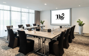 Th8 Palm Dubai Beach Resort Vignette Collection