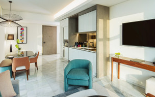 Th8 Palm Dubai Beach Resort Vignette Collection