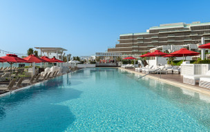 Th8 Palm Dubai Beach Resort Vignette Collection