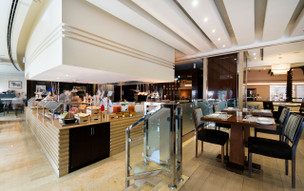 Khalidiya Palace Rayhaan by Rotana