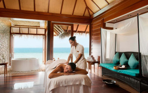 Constance Halaveli Resort