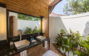 Komandoo Maldives Island Resort