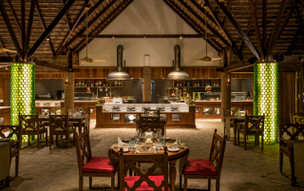 Constance Moofushi Resort