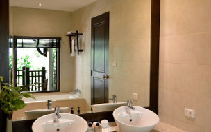 Rawi Warin Resort & Spa