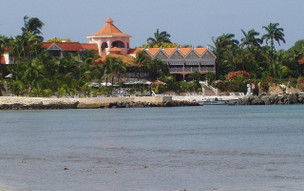 Coco Reef Resort & Spa