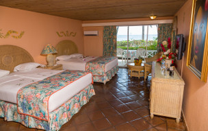 Coco Reef Resort & Spa