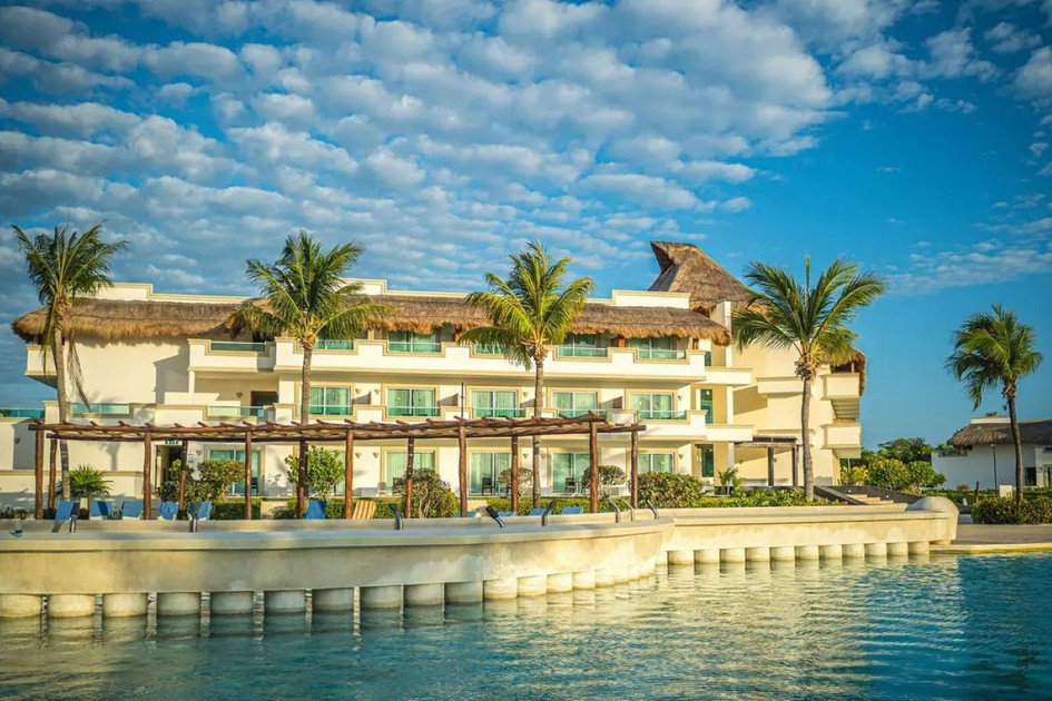 BlueBay Grand Esmeralda