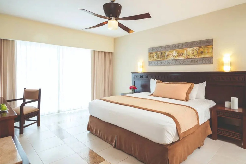 BlueBay Grand Esmeralda