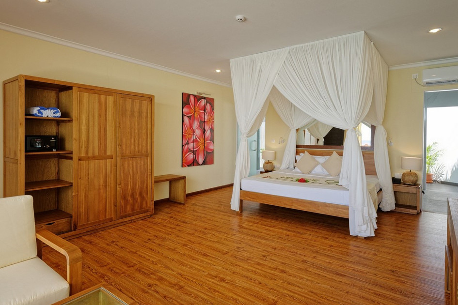 Angaga Island Resort