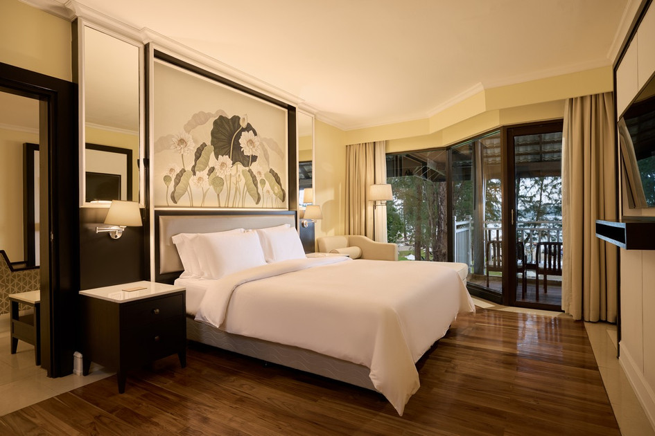 Dusit Thani Laguna Phuket Resort