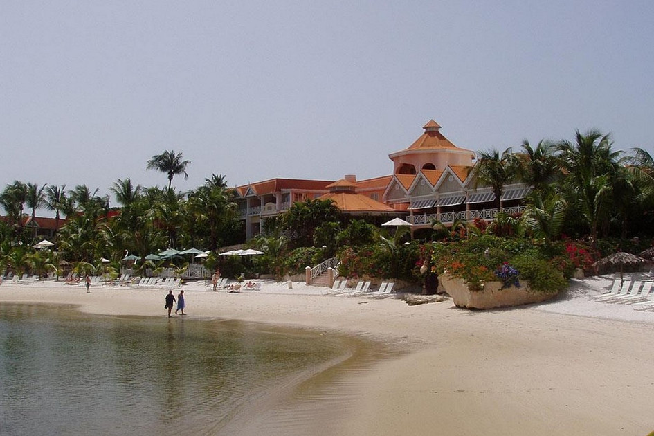 Coco Reef Resort & Spa